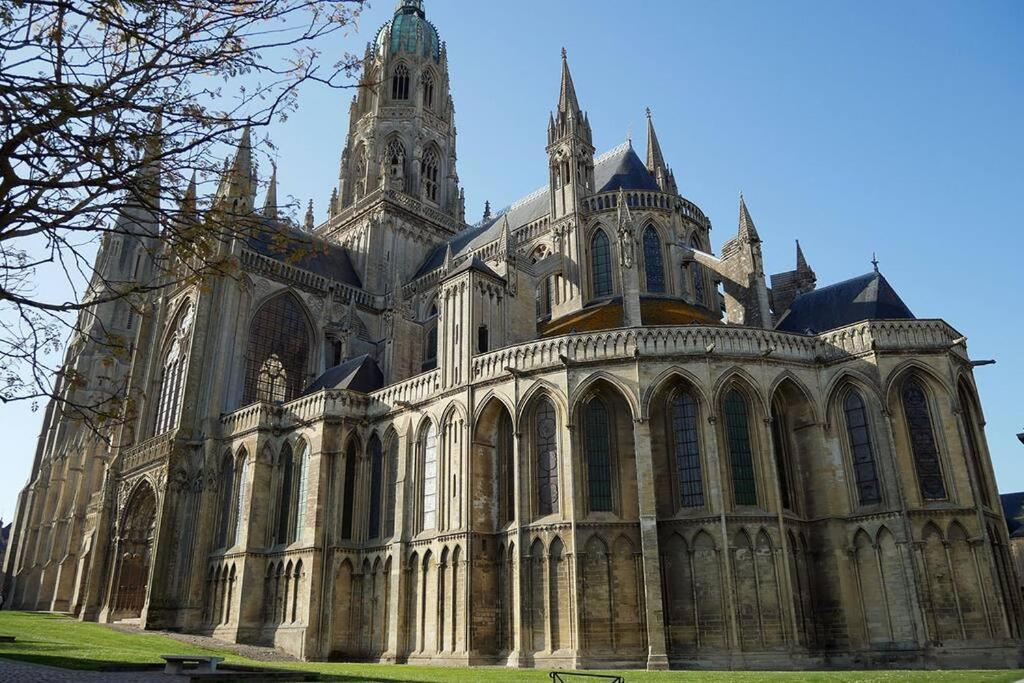 Maison De Ville Chaleureuse Au Coeur De Bayeux Bagian luar foto